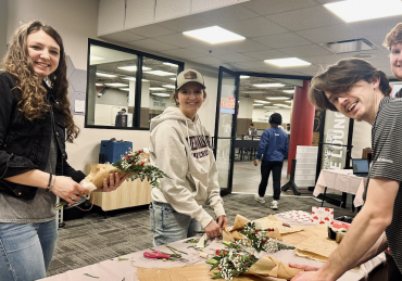 Valentine’s Commuter Connections Through Build a Bouquet Event
